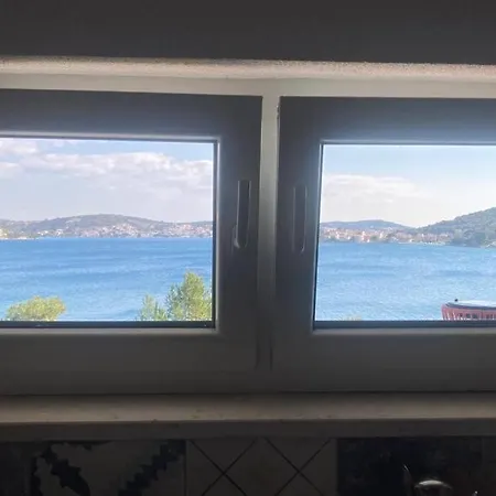 Cozy Beachfront Rogoznica (Sibenik-Knin)