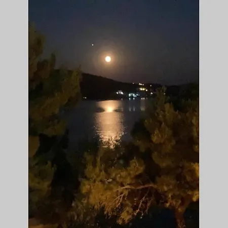 Apartment Cozy Beachfront Rogoznica (Sibenik-Knin)