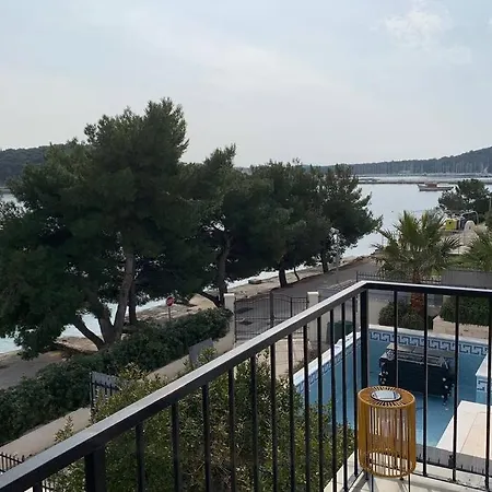 Cozy Beachfront * Rogoznica (Sibenik-Knin)