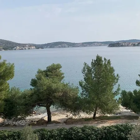 Cozy Beachfront Apartment Rogoznica (Sibenik-Knin)
