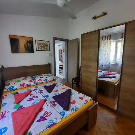 Apartment Cozy Beachfront Rogoznica (Sibenik-Knin)