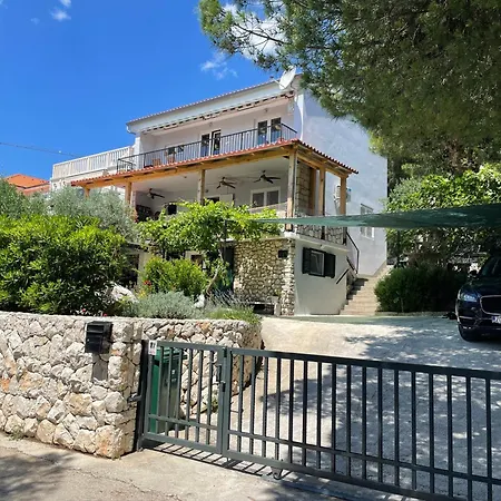 Cozy Beachfront * Rogoznica (Sibenik-Knin)