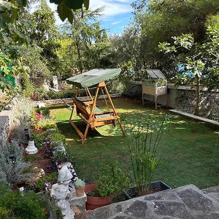 Cozy Beachfront * Rogoznica (Sibenik-Knin)