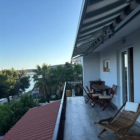 Apartment Cozy Beachfront Rogoznica (Sibenik-Knin)